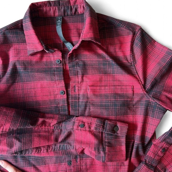 Lululemon Masons Peak Flannel — Red/Black, Men’s Small (Unisex Fit) - Picture 6 of 9